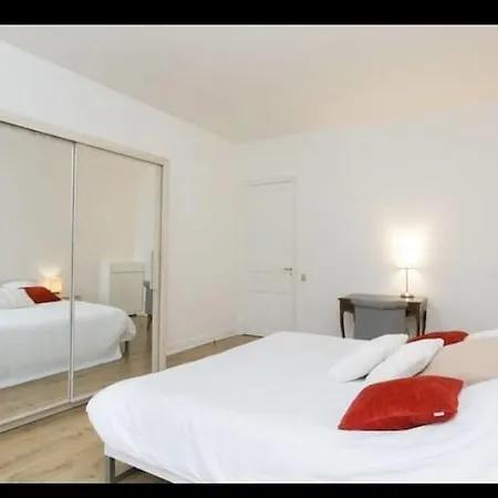 Foch Apartment